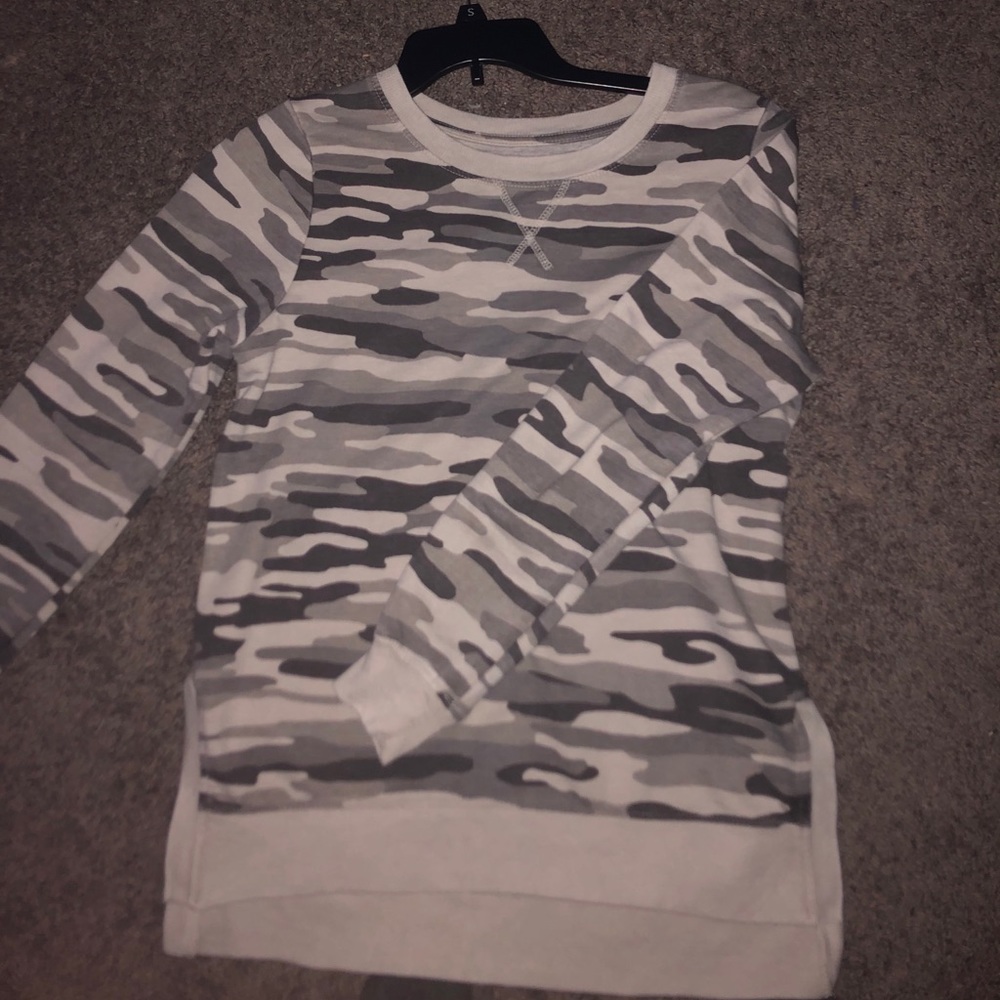 ✨Brand new camo crew neck ✨